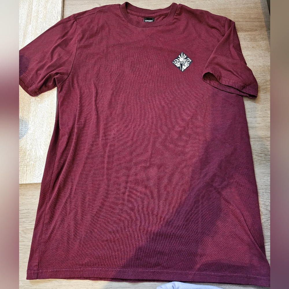 maroon Oakley t shirt